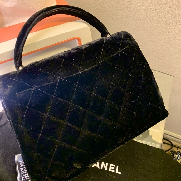 AUTH VINTAGE CHANEL black velvet handbag - Picture 5 of 12